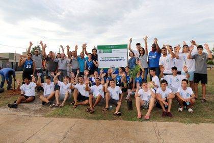 Atletas dos Jogos Escolares da Juventude realizam plantio de árvores no Jardim Europa