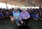 Prefeito Angelo Guerreiro prestigia palestra e plantio de árvores com crianças e adolescentes da REME na Arena Mix
