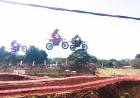 Piloto de motocross é internado na UTI após queda de 10m