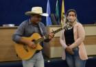 Jefferson Lima canta para os servidores da Câmara de vereadores de Ribas