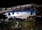 Ônibus com placa de Três Lagoas cai em ribanceira e deixa 11 mortos e outros 20 feridos, em Sapopema, no PR