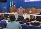 Alunos da EM Irmã Scheilla fazem tour pela Câmara e entregam carta com solicitações