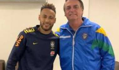 Bolsonaro visita Neymar no Hospital em Brasilia após lesão no Mané Garrincha