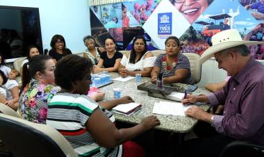 Prefeito Angelo Guerreiro recebe membros do Conselho de Alimentação Escolar de Três Lagoas