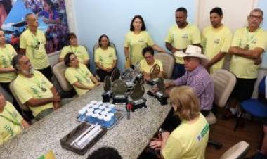 Equipe da Melhor Idade visita prefeito de Três Lagoas em seu Gabinete para agradecer apoio