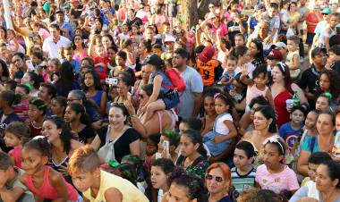 UMA LAGOA DE DIVERSÃO: comemoração do Dia das Crianças teve oficinas lúdicas, brinquedos e muita cultura
