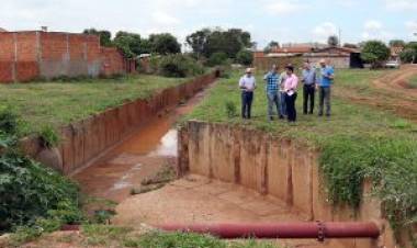 Cada vez mais próxima de solução em drenagens, Três Lagoas recebe técnicos da CAF para conhecer pontos críticos