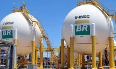 Petroleiros podem entrar em greve no sábado (26); federação dos trabalhadores já comunicou Petrobras
