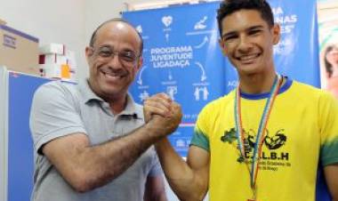 Marquinhos da SEJUVEL fica entre os cinco melhores do mundo em Luta de Braço na Romênia
