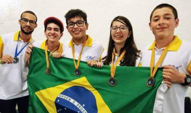 Brasileiros faturam ouro em olimpíada de astronomia e astronáutica