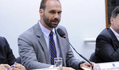  Eduardo Bolsonaro defende ação pró-Guaidó na embaixada da Venezuela em Brasília