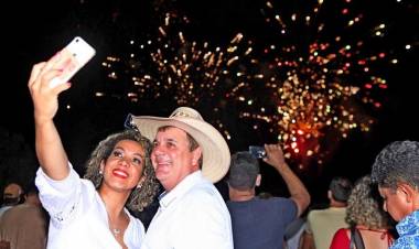 Show pirotécnico supera expectativas do público no Balneário de Três Lagoas