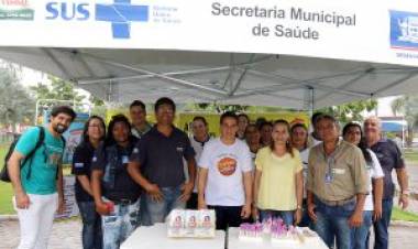 De caminhada para carreata, equipes da Saúde mantém conscientização contra a Dengue debaixo de chuva