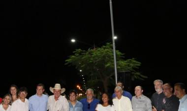 Prefeito Angelo Guerreiro inaugura iluminação de led na Avenida Antônio Trajano
