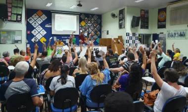 Professores de Campo Grande aprovaram, em assembleia, manifestação no dia 21 em defesa do Fundo da Educação Básica