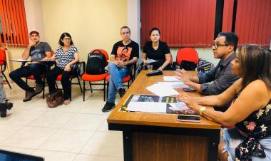 Presidente da FETEMS, Professor Jaime Teixeira e a Secretária de Comunicação Deumeires Morais participam de reunião de entidades para organizar a distribuição das cestas básicas recebidas pela Ong Ação da Cidadania