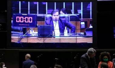 Câmara aprova ajuda a estados e municípios; congelamento dos salários dos servidores não foi incluído