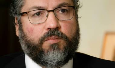 Chanceler brasileiro diz que mundo enfrenta ‘comunavírus’