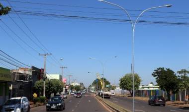 Avenida Clodoaldo Garcia começa a receber lâmpadas de LED