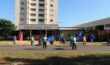 TRABALHADORES DA EDUCAÇÃO DE TRÊS LAGOAS FAZEM MANIFESTO CONTRA PROJETO LEI DE AUMENTO DA ALÍQUOTA DA PREVIDÊNCIA ESTADUAL