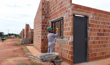 Casas do Jardim das Primaveras estão adiantadas e bairro recebe iluminação