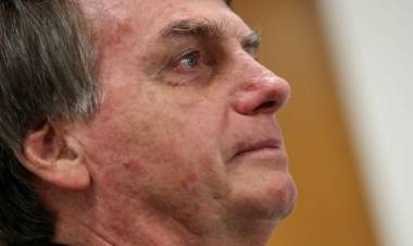 Ministro da Justiça quer apurar ofensa a Bolsonaro por charge com símbolo nazista, de Aroeira, no twitter de Ricardo Noblat
