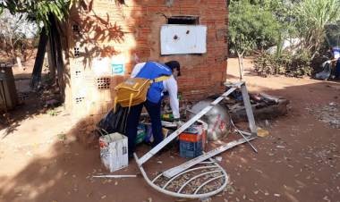 DENGUE - Agentes de Endemias vão de casa em casa para enfrentamento à proliferação do Aedes aegypti