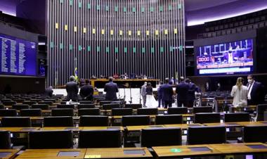 Senadores do PSDB e PSD querem atrasar uso dos recursos do Novo Fundeb