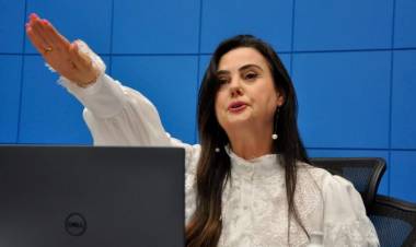 Emoção e homenagem marcam posse de Mara Caseiro como deputada estadual