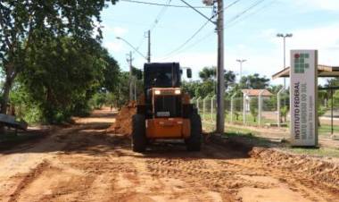 Prefeitura de Três Lagoas inicia pavimentação asfáltica da rua de acesso ao IFMS