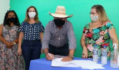 Prefeito Angelo Guerreiro dá posse às integrantes do Conselho Municipal dos Direitos da Mulher