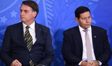 Parecer livra chapa Bolsonaro-Mourão de cassação no TSE