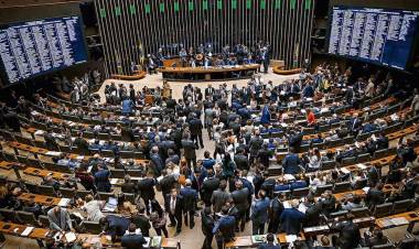 15 deputados entram com PDLs para garantir FUNDEB e reajuste do piso dos professores em 2021