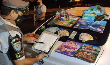Professora que saiu de MS é presa em SP com livros infantis ‘recheados’ de cocaína