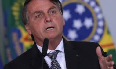 Bolsonaro fala que auxilio deve começar a ser pago em março e durar três ou quatro meses