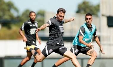Corinthians treina finalizações e faz 'minijogo' em quarto trabalho da semana