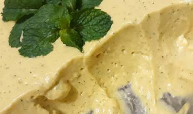 Mousse de maracujá com hortelã 