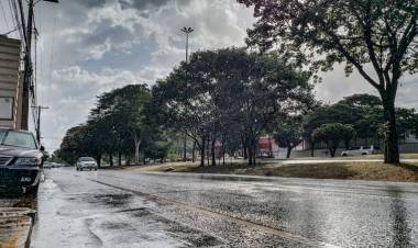 Chuva põe fim à estiagem e ameniza tempo seco em Campo Grande