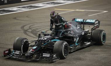 Hamilton diz orar por Brasil em meio a sofrimento causado por pandemia