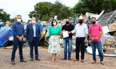 Prefeitura doa materiais inservíveis e sucatas para Apae de Três Lagoas