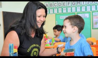 Prefeitura abre processo seletivo com 1.578 vagas para Assistente de Educação Infantil