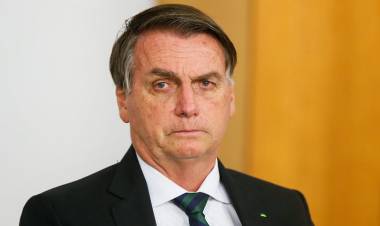 Bolsonaro ameaça baixar decreto que colocará fim ao isolamento e afirma que não será contestado