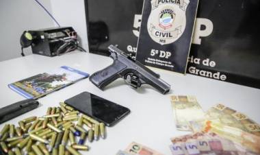 Foragido após levar 19 tiros é flagrado com arma israelense e preso em Campo Grande