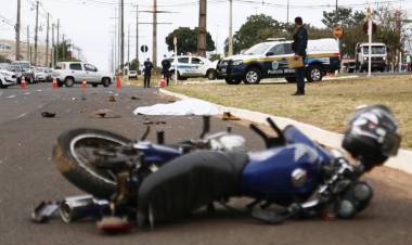 Motociclista morre ao ser arrastado e motorista foge sem prestar socorro no Coronel Antonino