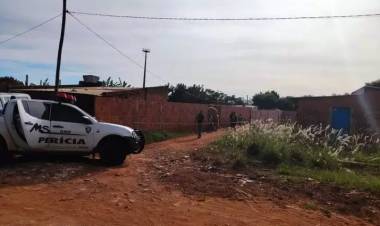  Rapaz de 18 anos é executado a tiros e corpo encontrado em terreno