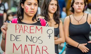 Câmara aprova mudança no Código Penal e inclui feminicídio como crime hediondo