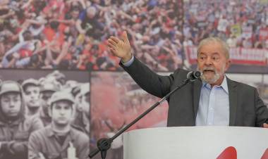 Lula admite que será candidato em 2022 em entrevista à revista francesa