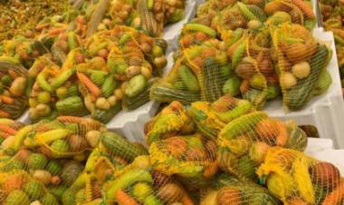 Rede Municipal entregará quase 14 mil kits alimentação e mais de 38 toneladas de hortifrútis para pais dos alunos cadastrados até março