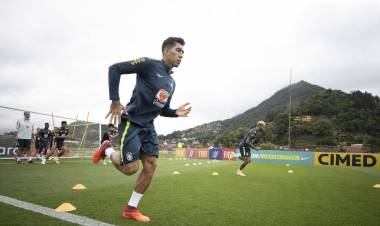 Eliminatórias: seleção faz último treino antes de viagem para o RS