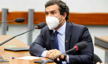 Com decisão do STJ, deputado do PSDB volta a responder por improbidade administrativa